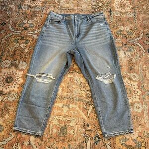 American Eagle Curvy Mom Jean